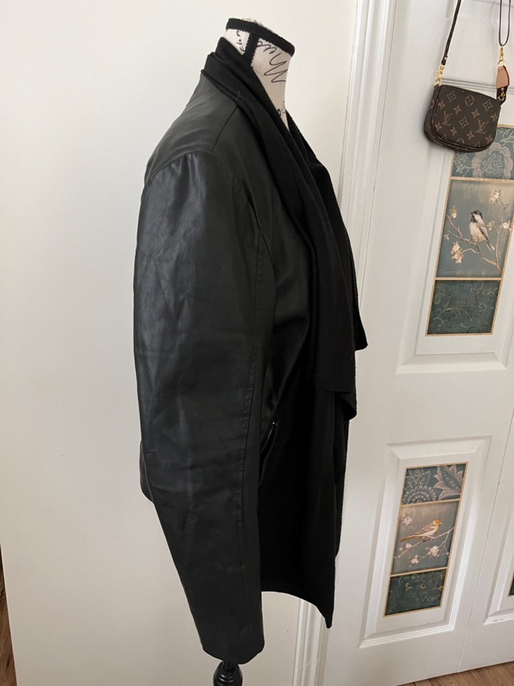 😃Guess Black Open-Front PLeather-Sleeve Draped Jacket - Picture 3 of 13